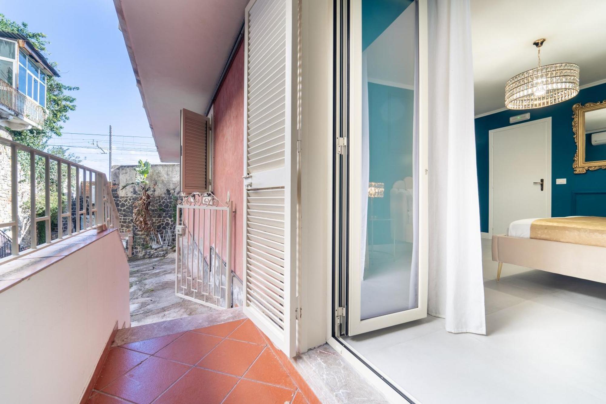 Johnny'S Suites Taormina Beach Bay ภายนอก รูปภาพ