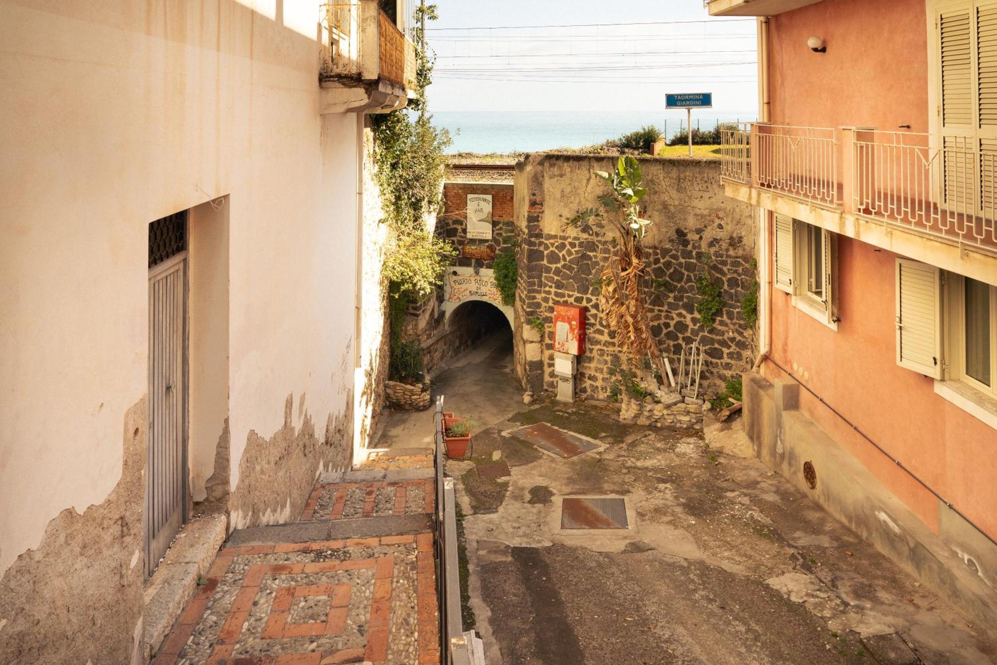 Johnny'S Suites Taormina Beach Bay ภายนอก รูปภาพ