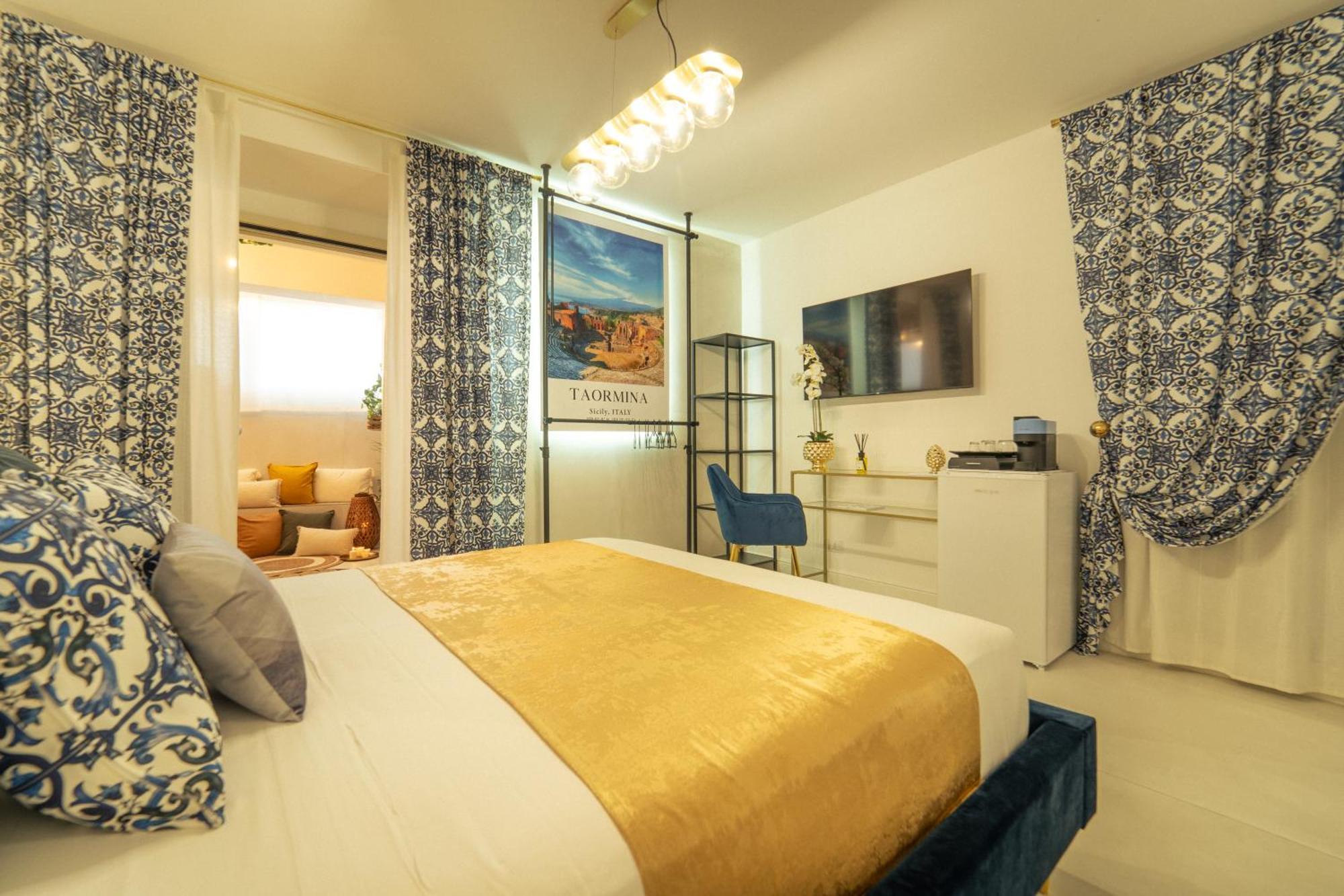 Johnny'S Suites Taormina Beach Bay ภายนอก รูปภาพ