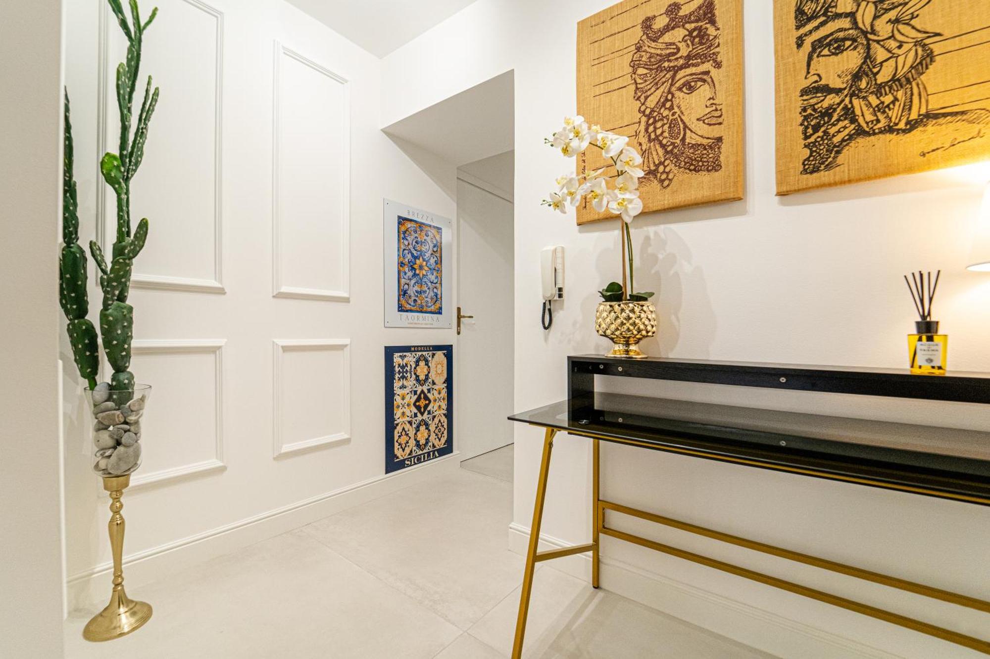 Johnny'S Suites Taormina Beach Bay ภายนอก รูปภาพ