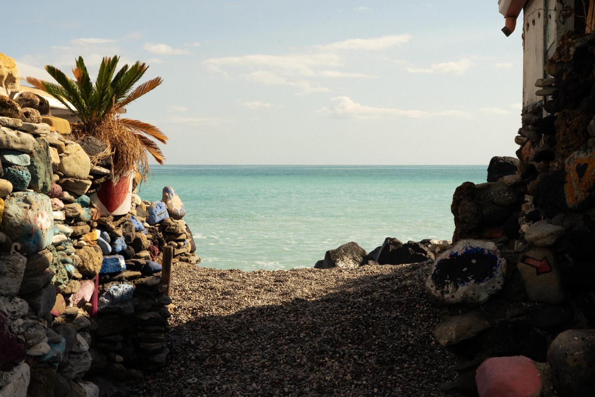 Johnny'S Suites Taormina Beach Bay ภายนอก รูปภาพ